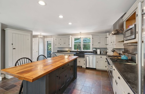 Kennebunk Casa | 5 Bed, 4.5 Bathroom, In-ground Pool, Gym near Parsons Beach!