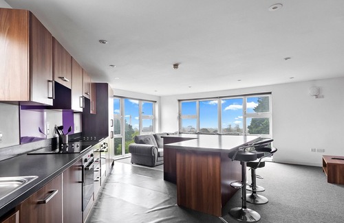 Plymouth Apartamento | 5 Bed Apartment @ Derriford Stays by Pureserviced
