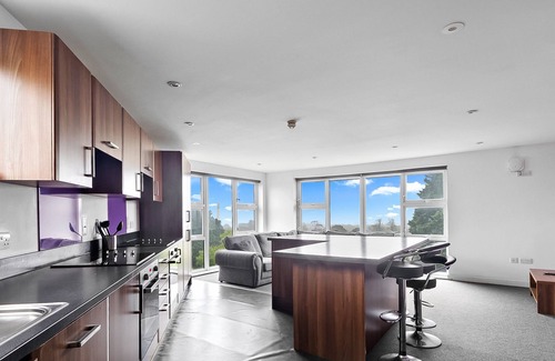 Plymouth Apartamento | 5 Bed Apartment @ Derriford Stays by Pureserviced