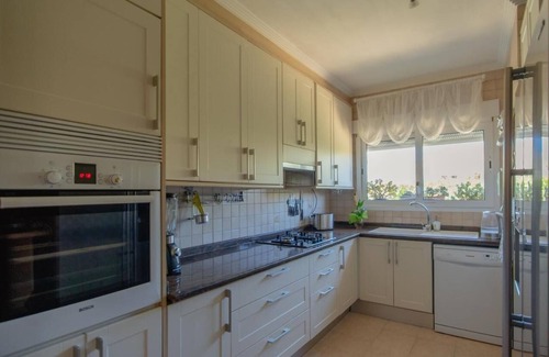 El Albir Villa | LUXURY! 5-bed chalet in Albir, with swimming pool, AC, 20-min-walk to beach.