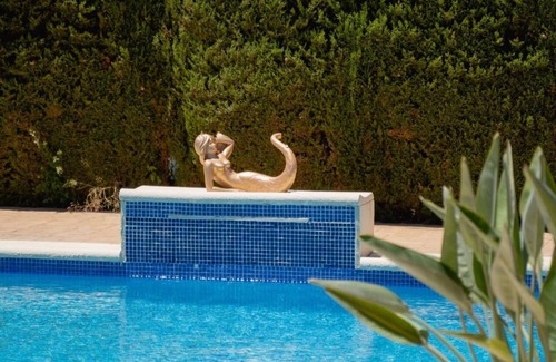 El Albir Villa | LUXURY! 5-bed chalet in Albir, with swimming pool, AC, 20-min-walk to beach.