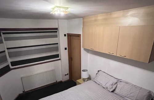 Oakleigh Casa | Remarkable 5-Bed House in Barnet