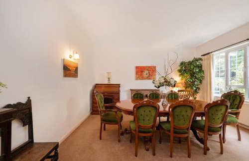 Oakleigh Apartamento | 5 Bed Home with Private Parking - 25 Mins To Central London