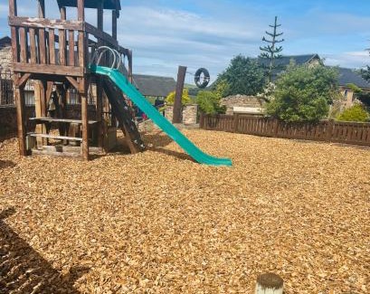 Heriot Casa | 5 Bed House -Sleeps 10- Hot Tub - Garden - Parking