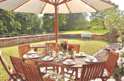 Fitzhead Casa | 5 Bed in Fitzhead 95570