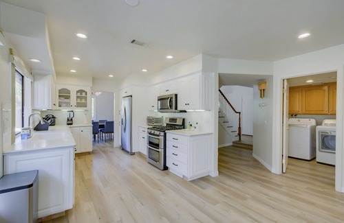 Loma Linda Casa | 5 bed room Midcentury home 2 Miles from Loma Linda Medical Center