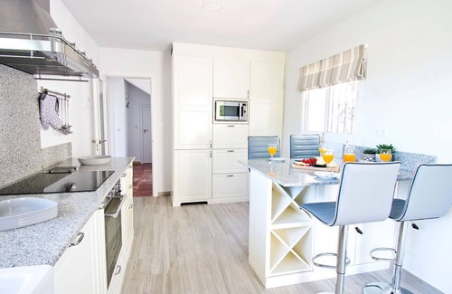 Rancho Domingo Villa | Villa española de 5 camas / Piscina / Jardines / WIFI - Benalmadena Pueblo. Céntrico.