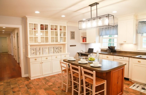 Lake Leelanau Casa | 5 bedrm 5.5 ba home-wooded setting-Lake Leelanau-Air-Pet ok-Hot Tub