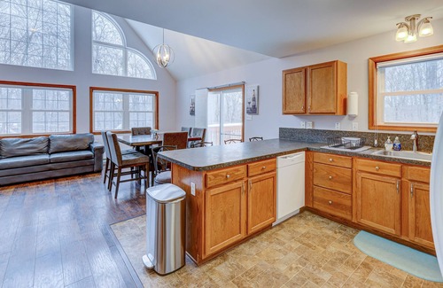 Thornhurst Chalet De Esquí | 5 BedRm w/ King Bed, Game Room, Fire Pit & Hot Tub