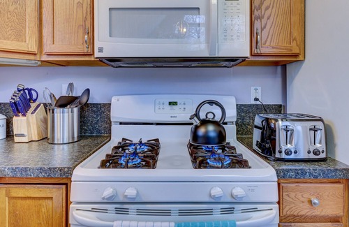 Thornhurst Chalet De Esquí | 5 BedRm w/ King Bed, Game Room, Fire Pit & Hot Tub