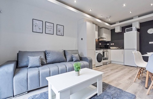 Banbury Casa | 5 Bedroom 3 Bathroom House Free Parking WiFi