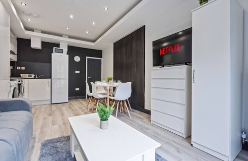 Banbury Casa | 5 Bedroom 3 Bathroom House Free Parking WiFi