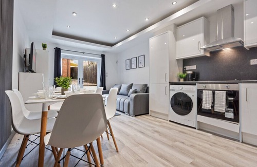 Banbury Casa | 5 Bedroom 3 Bathroom House Free Parking WiFi