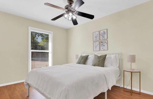 Barton Hills Casa | 5 Bedroom 4 Bath Zilker Villa Big Yard in Zilker Barton Hills