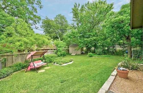 Barton Hills Casa | 5 Bedroom 4 Bath Zilker Villa Big Yard in Zilker Barton Hills