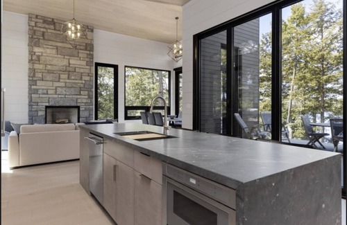 Seguin Cabaña | 5 bedroom 5 bath Brand New Build on Lake Joseph