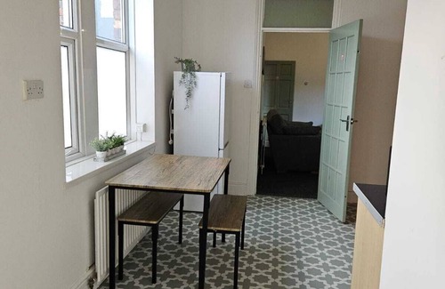 Gateshead Casa | 5 bedroom 7 beds Parking Perfect for contractors