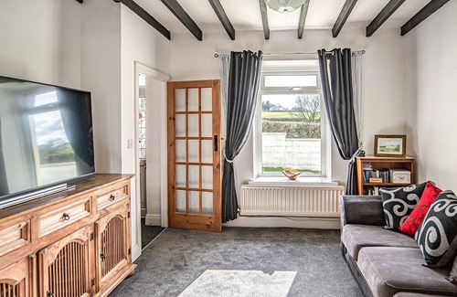 Banc-y-felin Cabaña | 5 bedroom accommodation in Llangynog, near Llansteffan