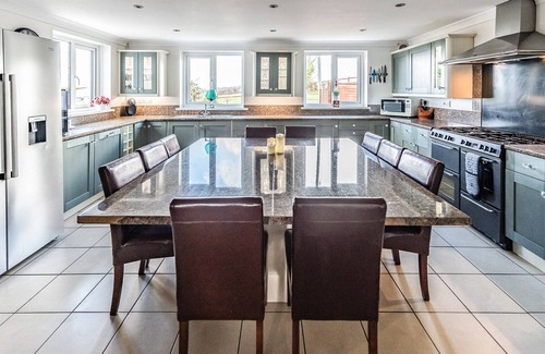 Banc-y-felin Cabaña | 5 bedroom accommodation in Llangynog, near Llansteffan