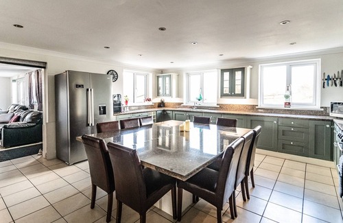 Banc-y-felin Cabaña | 5 bedroom accommodation in Llangynog, near Llansteffan