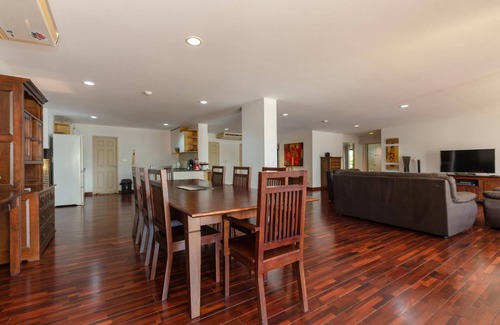 Pak Nam Pran Condominio | 5 Bedroom Amazing Condo On The Beach. (Santi)