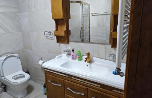 mtatsminda Apartamento | 5 Bedroom Apartment In The Heart Of the City