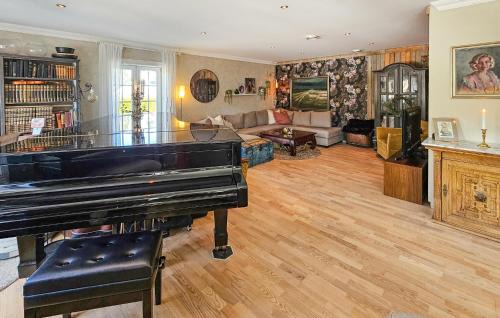 Porsgrunn Casa | 5 Bedroom Beautiful Home In Porsgrunn