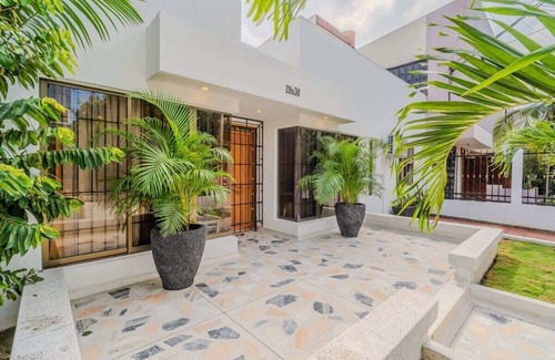 Manga Casa | 5 Bedroom Cartagena Cottage - Close to Walled City