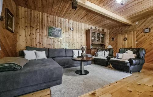 Sertic Poljana Casa | 5 Bedroom Cozy Home In Sertic Poljana