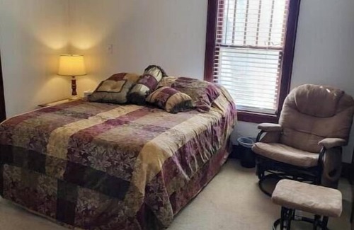 Meade County Otro | 5-bedroom farmhouse in the heart of farm & ranch country.
