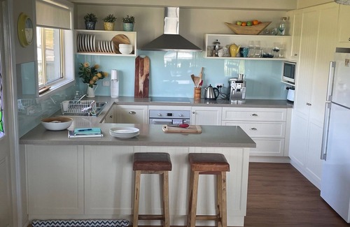 Bridport Casa | 5 bedroom fully furnished house great water views very close to beach and town