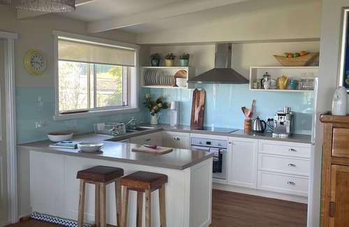 Bridport Casa | 5 bedroom fully furnished house great water views very close to beach and town