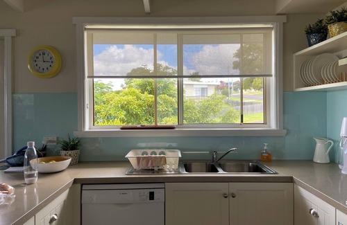 Bridport Casa | 5 bedroom fully furnished house great water views very close to beach and town
