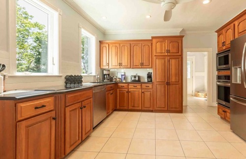 Medford Casa | 5 Bedroom Historic Home minutes to Boston!