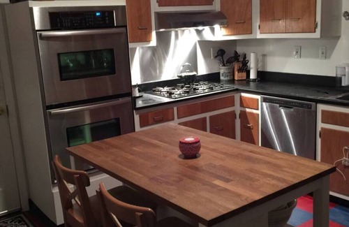 O'Hara Township Casa | 5-bedroom Home Sleeps 10 Close to Oakmont, Downtown, Oakland