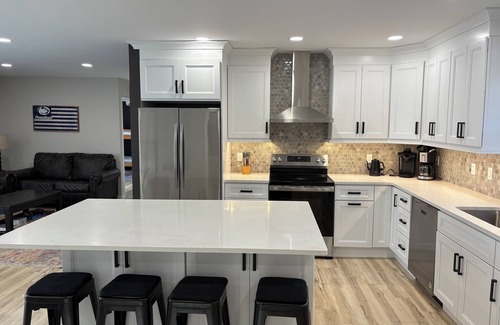 Lake Harmony Estates Cabina | 5 bedroom home w/ hot tub, fire pit, & lake access!