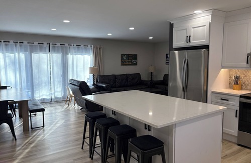 Lake Harmony Estates Cabina | 5 bedroom home w/ hot tub, fire pit, & lake access!