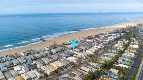 Santa Ana Heights Casa | 5 Bedroom Home with Pool Table steps to the Beach