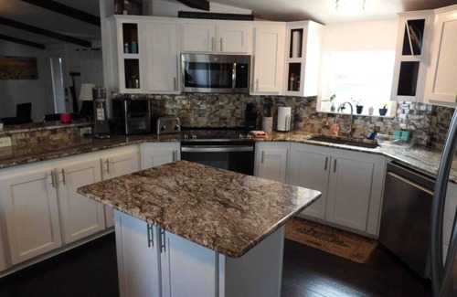 Bastrop Casa | 5-bedroom house in delightful Bastrop with fitness room, WiFi, AC