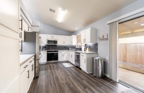 Greenacres Casa | 5 Bedroom House in Beautiful NW Bakersfield