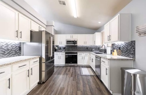 Greenacres Casa | 5 Bedroom House in Beautiful NW Bakersfield
