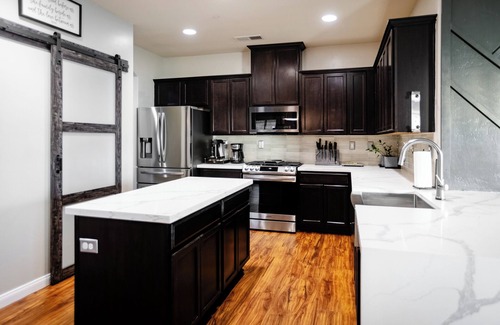 Pumpkin Center Casa | 5 Bedroom House in Beautiful SW Bakersfield - HWY 99 Access