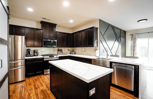 Pumpkin Center Casa | 5 Bedroom House in Beautiful SW Bakersfield - HWY 99 Access