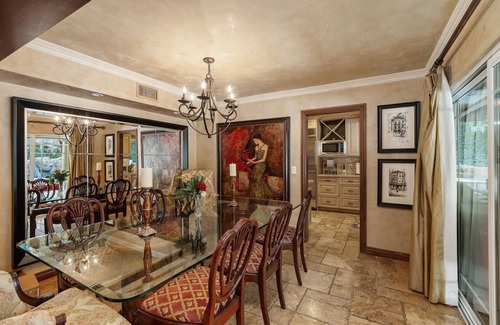 Woodland Hills Casa | 5-bedroom house in delightful Los Angeles with Resort style backyard