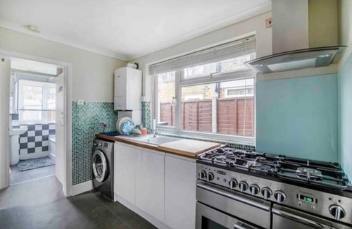 Chapel End Casa | 5 BEDROOM HOUSE IN WALTHAMSTOW E17