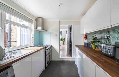 Chapel End Casa | 5 BEDROOM HOUSE IN WALTHAMSTOW E17