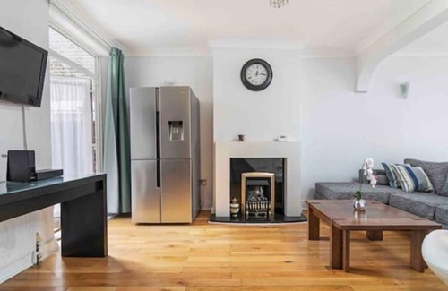 Chapel End Casa | 5 BEDROOM HOUSE IN WALTHAMSTOW E17