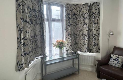 Lewisham Casa | 5 bedroom House SE6