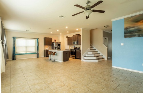 Leander Casa | 5-bedroom house + trampoline +bouncing house + living room for gathering of 30+