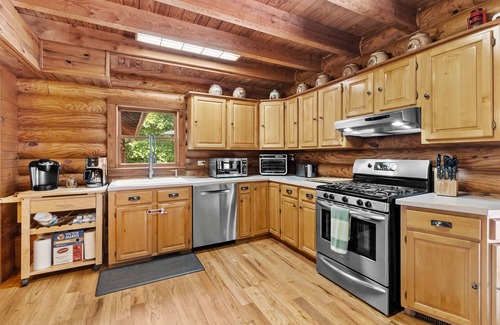 Powers Lake Casa | 5-bedroom house w/Heated Pool, Hot Tub & Game Room